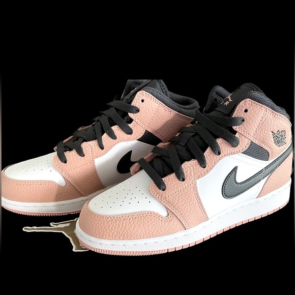 Beautiful Authentic Nike Air Jordan 1 Mid, NWT! - Picture 3 of 8